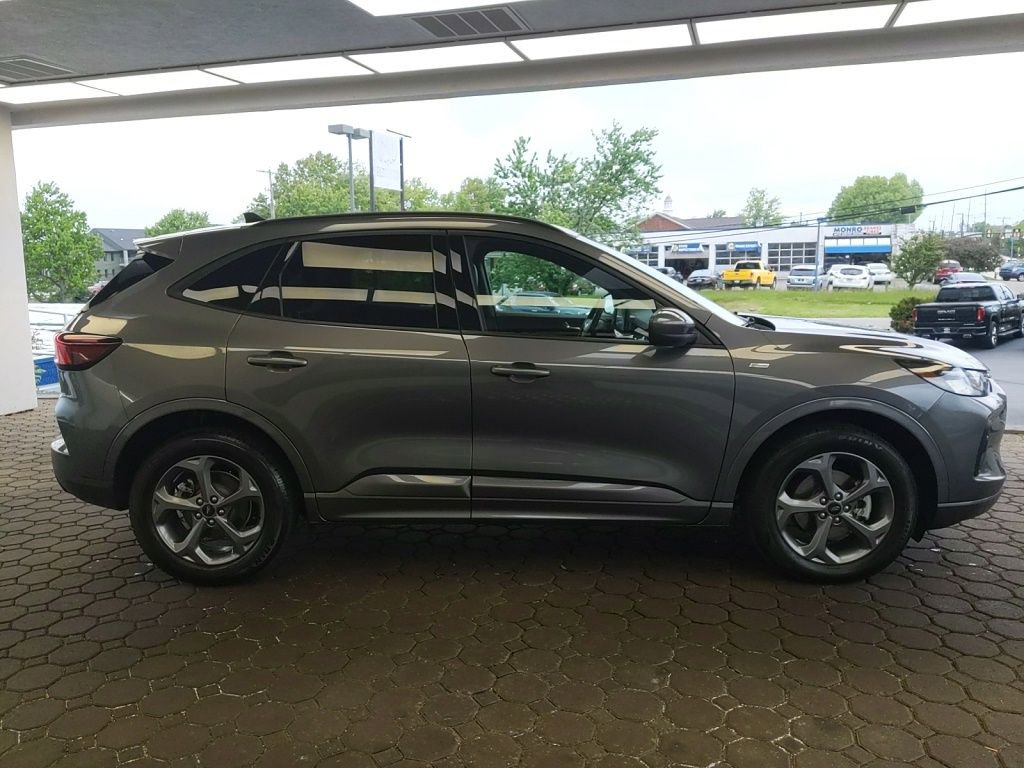 Certified 2023 Ford Escape ST-Line Select w/ Tech Pack #1 AWD/4WD image 5