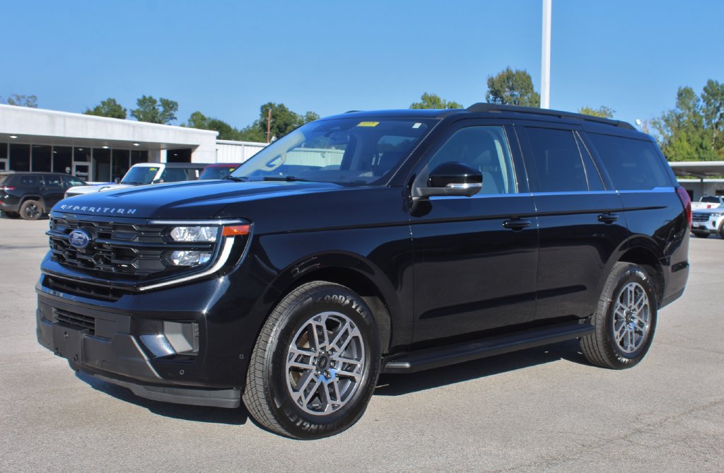 Certified 2025 Ford Expedition Active RWD image 3