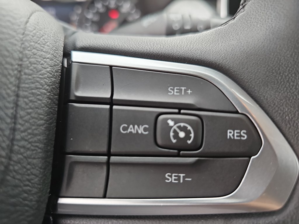 Used 2025 Jeep Compass Latitude AWD/4WD image 18