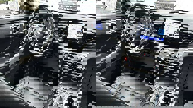 Certified 2022 Ford Explorer XLT w/ Equipment Group 202A image 16