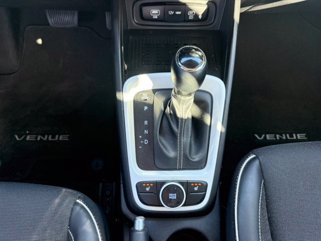 Used 2024 Hyundai Venue Limited FWD image 26
