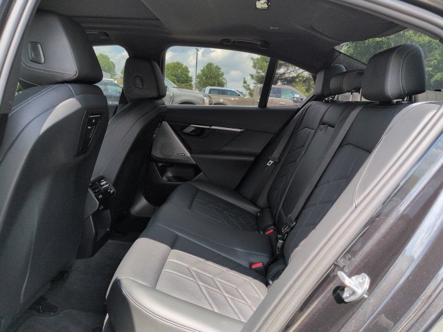Used 2024 BMW 530i RWD image 16