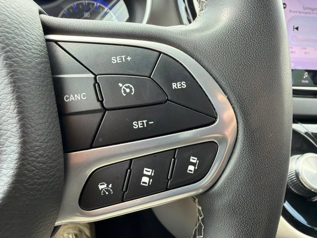 Used 2023 Chrysler Pacifica Touring-L FWD image 51