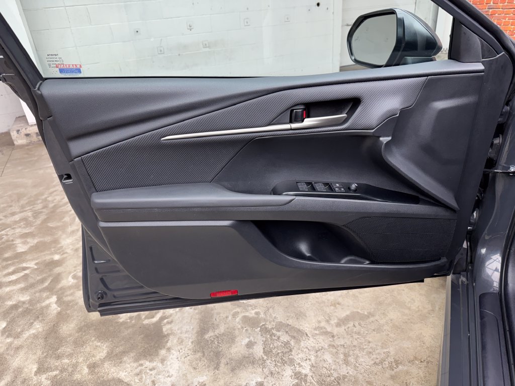 Used 2025 Toyota Camry SE FWD image 8