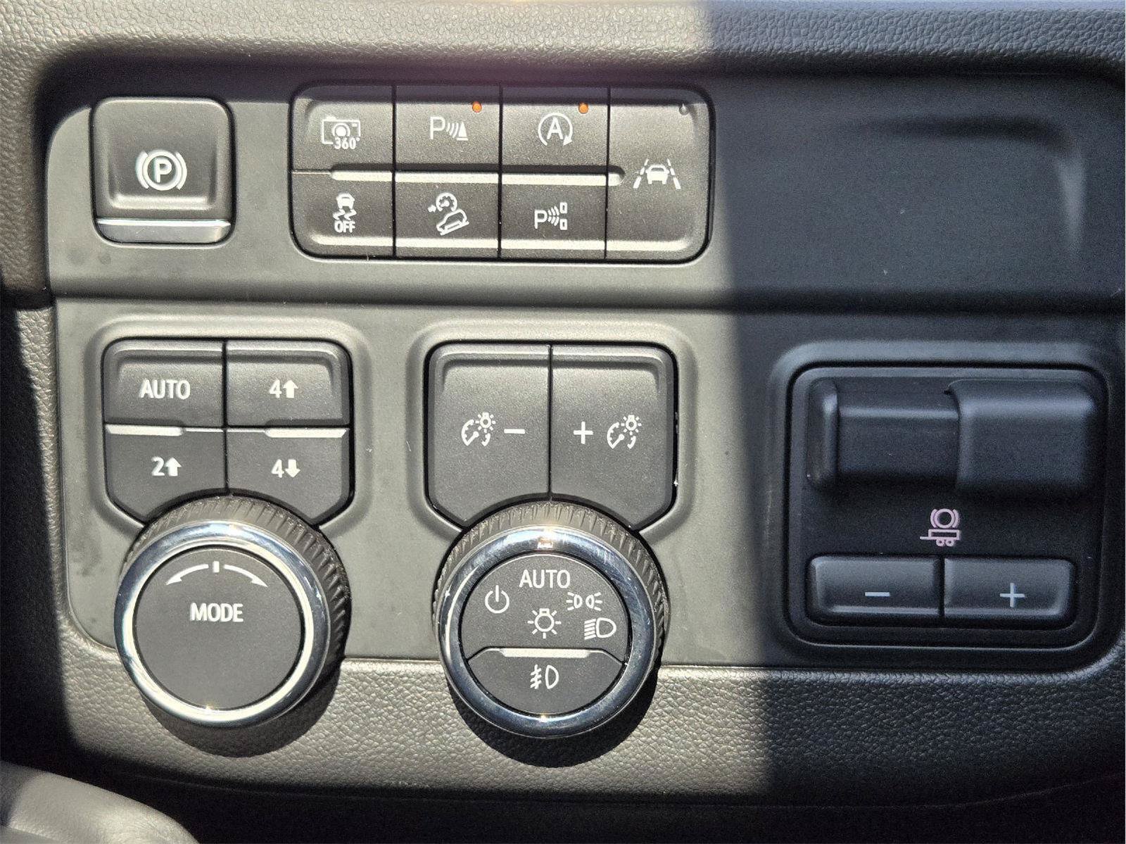 Used 2025 Chevrolet Tahoe Z71 w/ Comfort Package AWD/4WD image 20