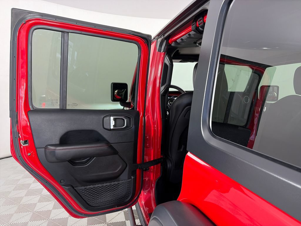 Used 2018 Jeep Wrangler Unlimited Rubicon w/ Cold Weather Group AWD/4WD image 12