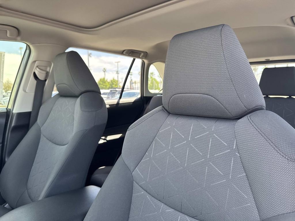 Used 2019 Toyota RAV4 XLE FWD image 22