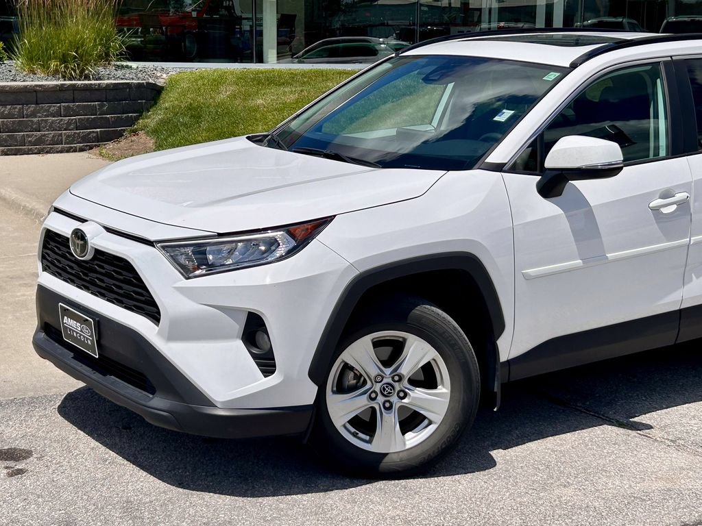 Used 2019 Toyota RAV4 XLE w/ Protection Package FWD image 2