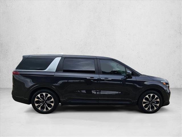 Used 2024 Kia Carnival EX FWD image 2