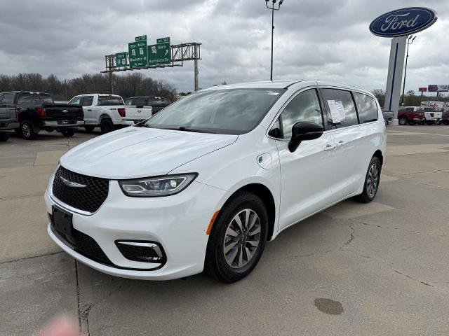 Used 2024 Chrysler Pacifica Limited FWD image 4
