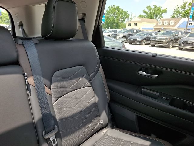 Used 2024 Nissan Pathfinder Platinum w/ Cargo Package AWD/4WD image 20