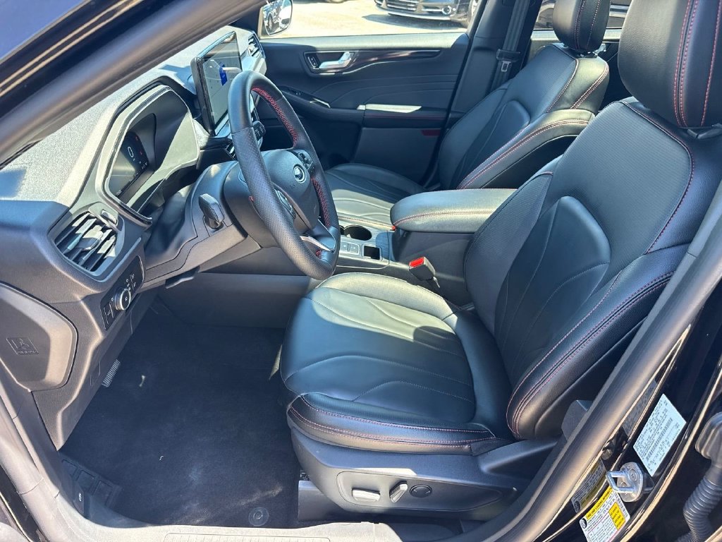 Certified 2025 Ford Escape ST-Line Elite w/ Premium Technology Package AWD/4WD image 9