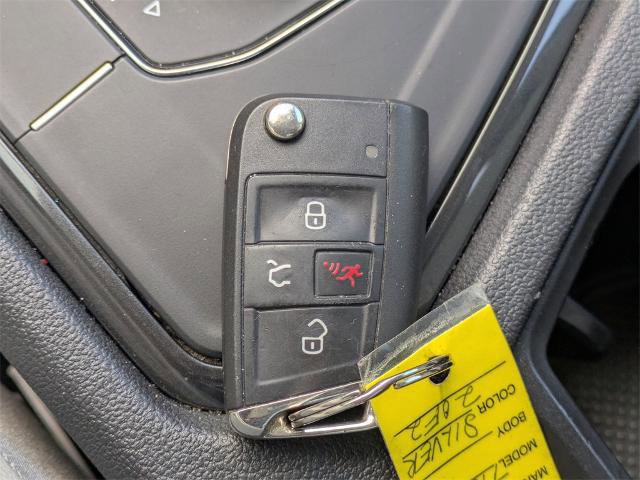 Used 2018 Volkswagen Tiguan SE image 33