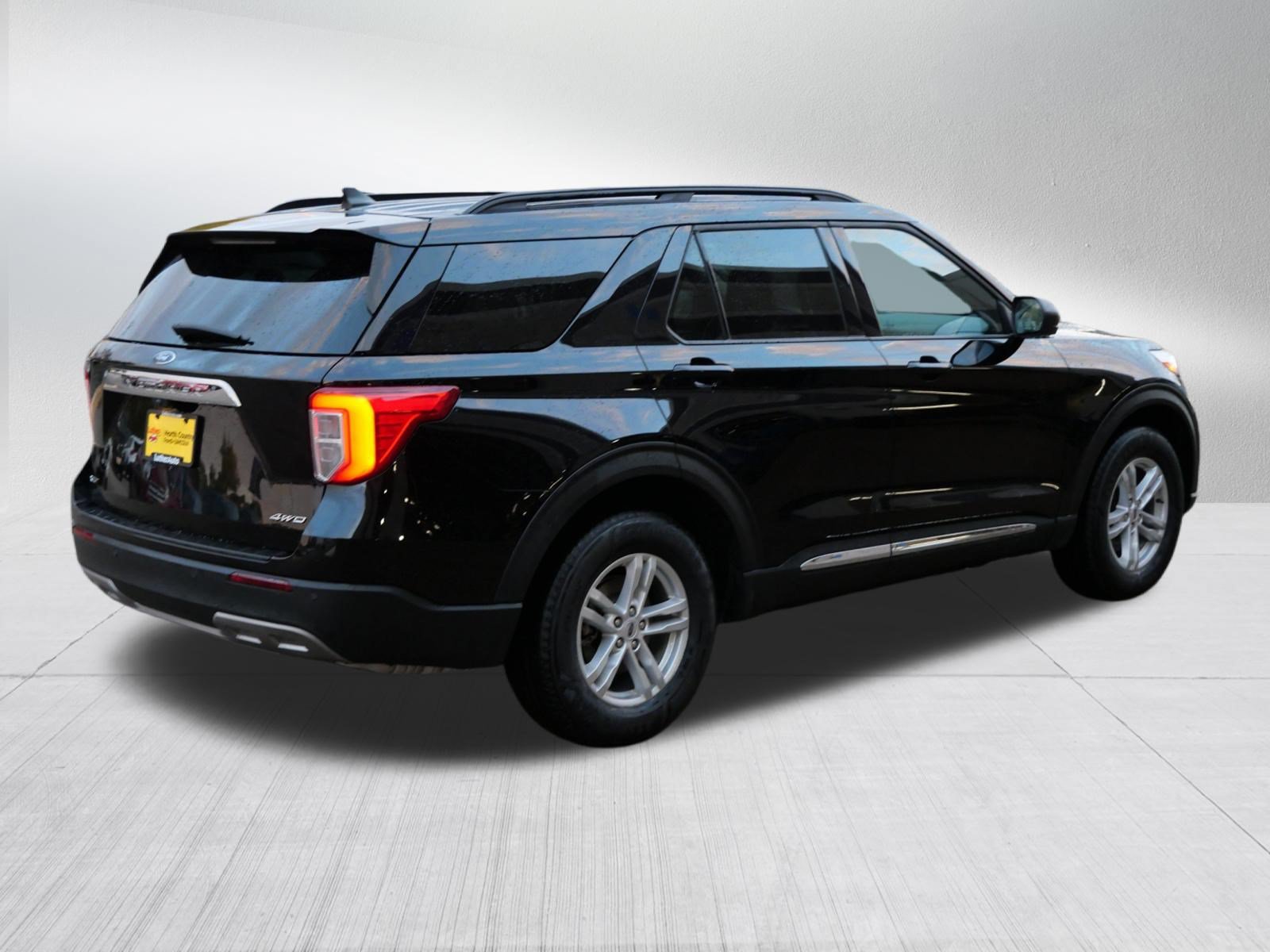 Certified 2024 Ford Explorer XLT w/ Equipment Group 202A AWD/4WD image 7