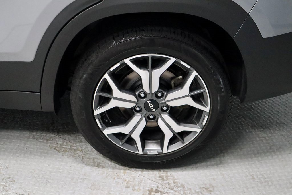 Used 2022 Kia Seltos EX image 20
