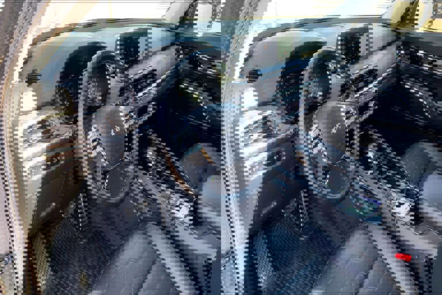 Used 2022 Kia Telluride SX w/ SX Prestige Package image 17