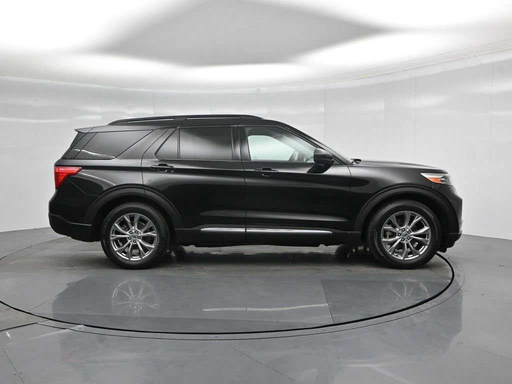 Certified 2020 Ford Explorer XLT w/ Equipment Group 202A image 7