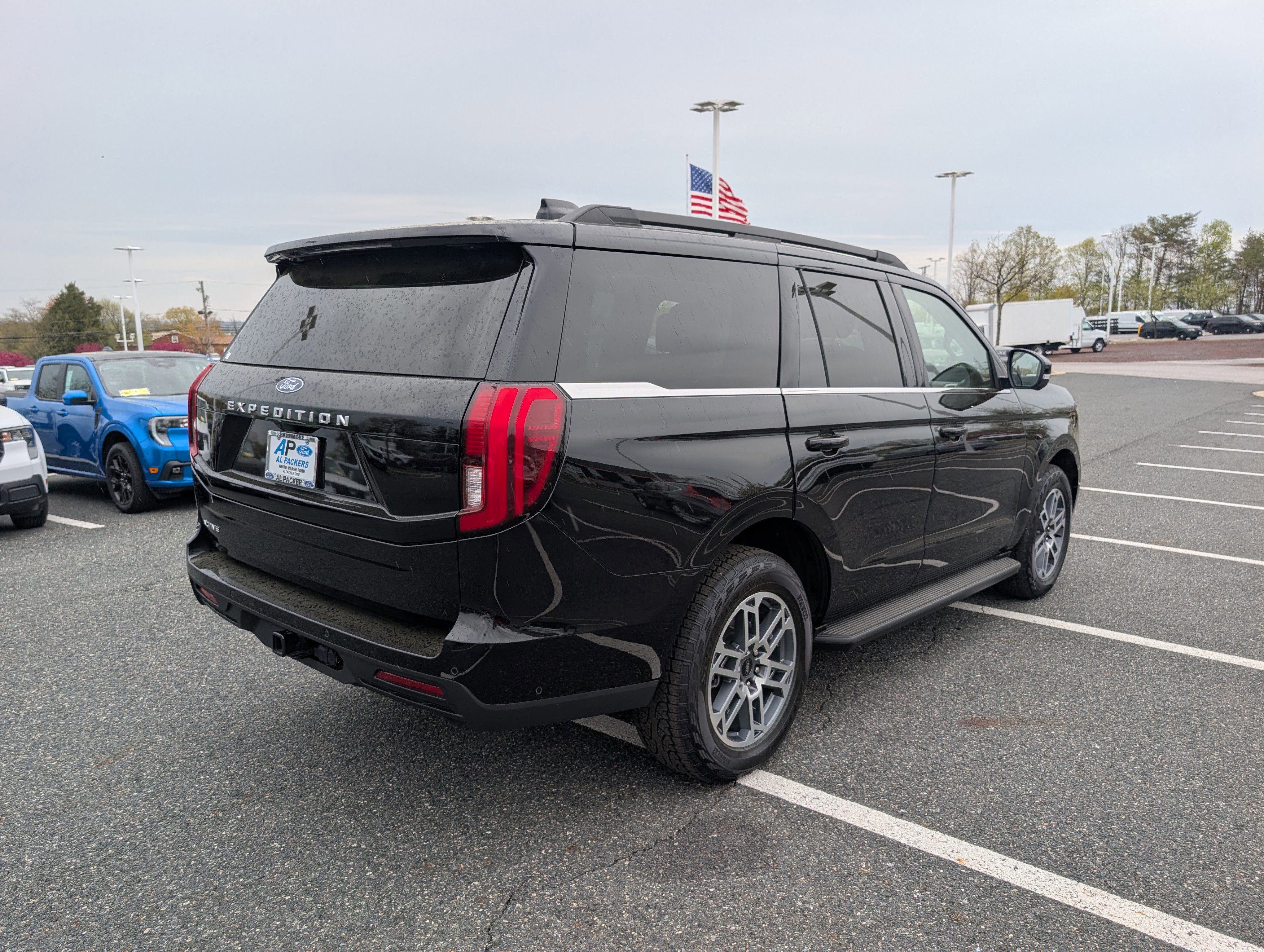 Certified 2025 Ford Expedition Active image 5