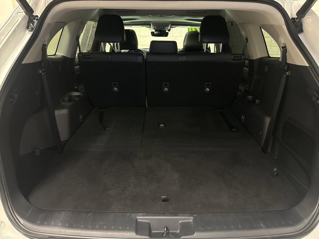 Used 2020 Toyota Highlander XLE image 23