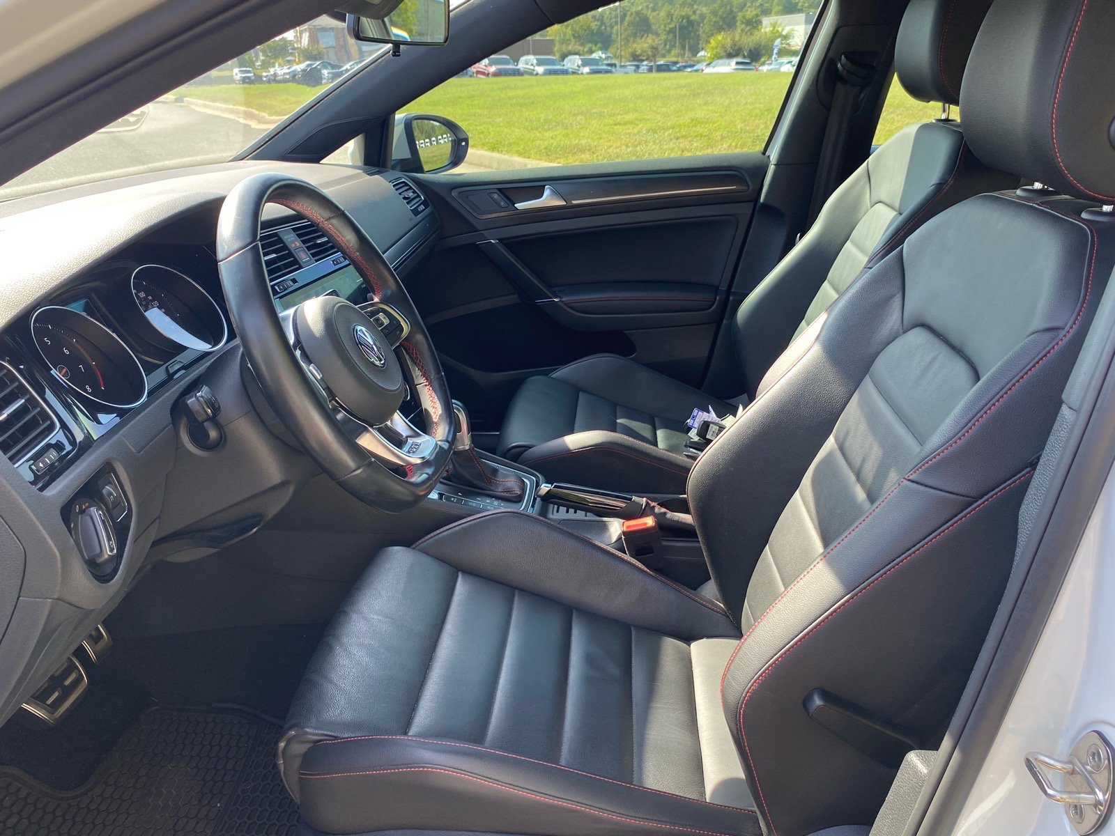 Used 2018 Volkswagen GTI SE w/ SE Leather Package FWD image 15