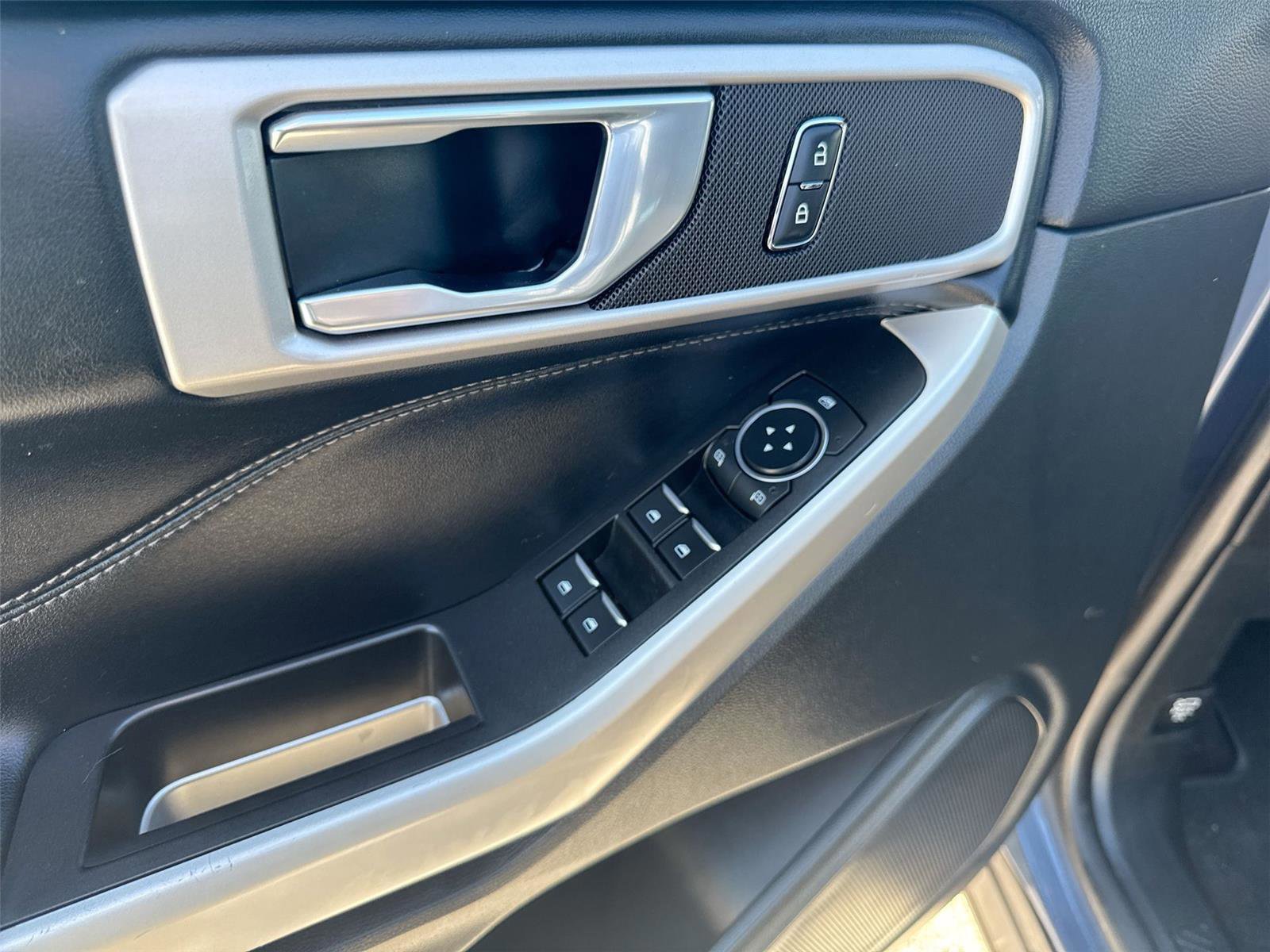 Certified 2021 Ford Explorer XLT w/ Equipment Group 202A image 16