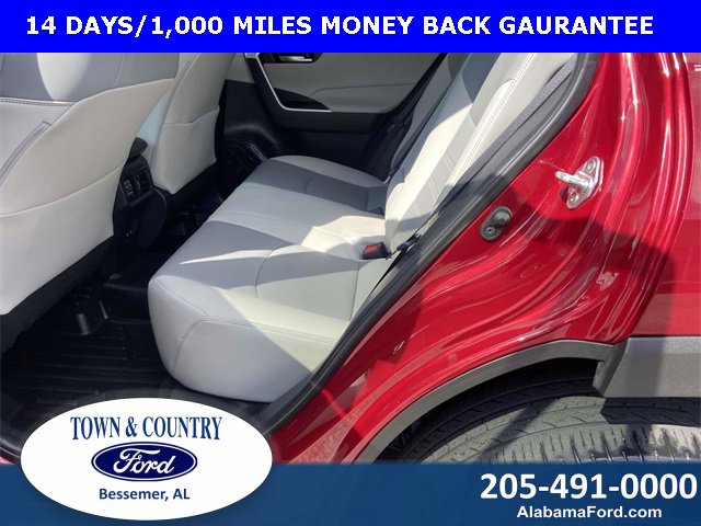 Used 2021 Toyota RAV4 XLE Premium image 9