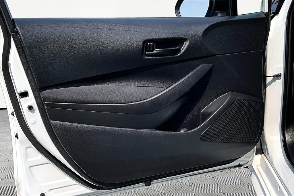 Used 2025 Toyota Corolla LE FWD image 23