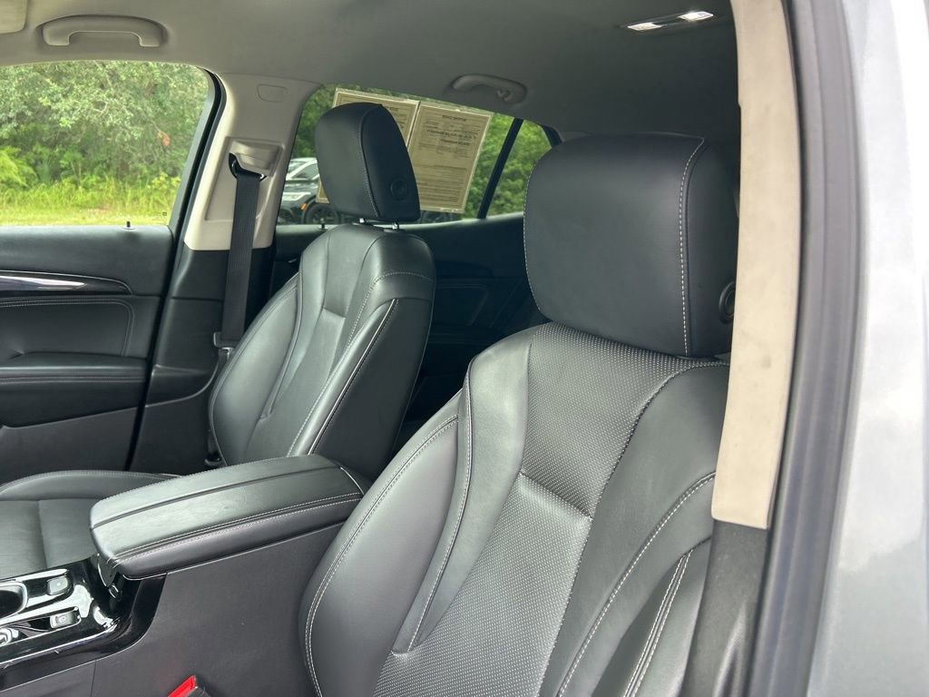 Used 2023 Buick Envision Essence image 16