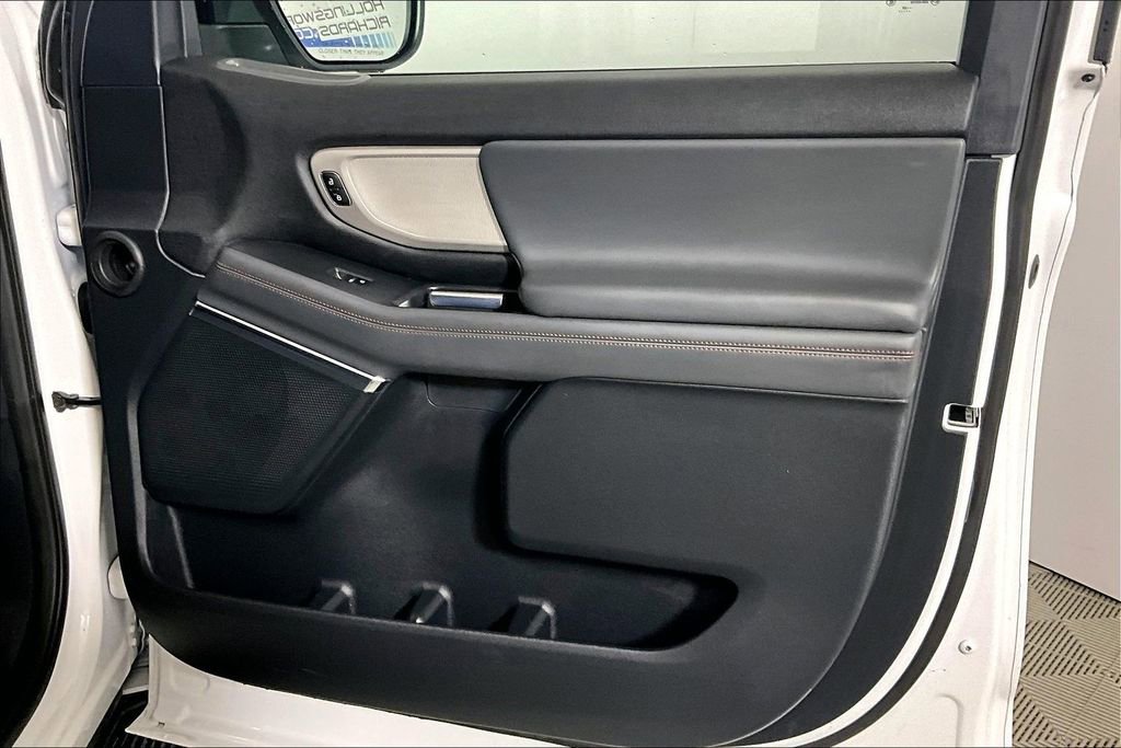 Certified 2025 Ford Expedition Active AWD/4WD image 19