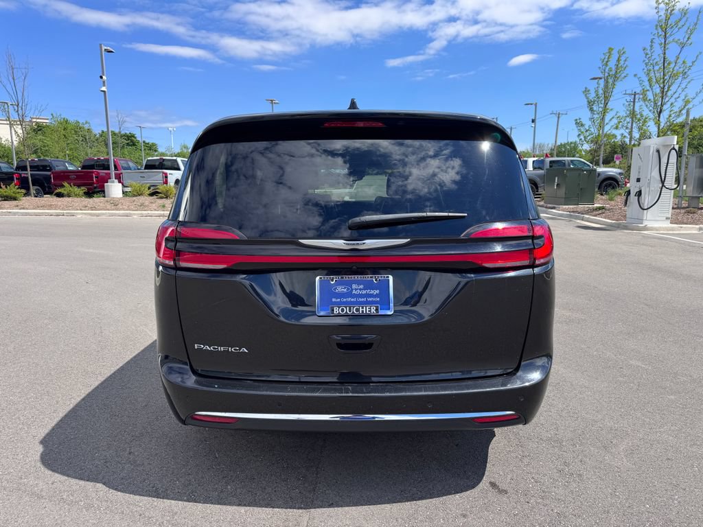 Used 2023 Chrysler Pacifica Touring-L FWD image 5