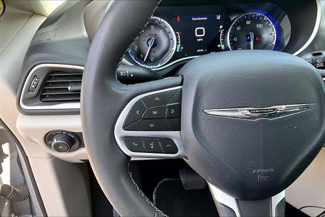 Used 2024 Chrysler Pacifica Touring-L FWD image 18