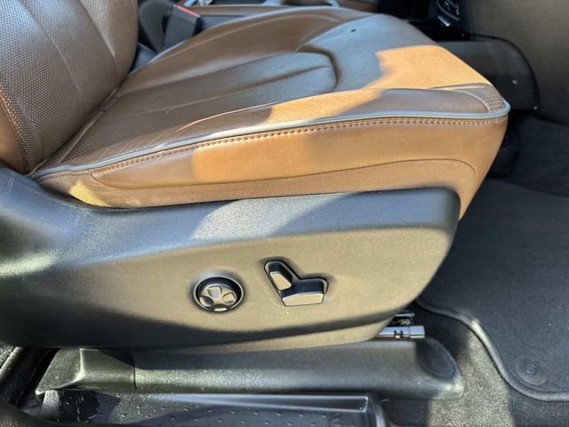 Used 2018 Chrysler Pacifica Limited image 12