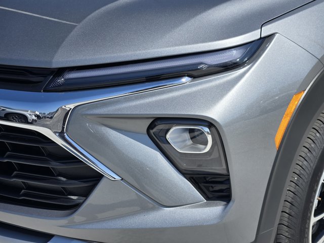 Used 2025 Chevrolet TrailBlazer LT w/ Driver Confidence Package image 9