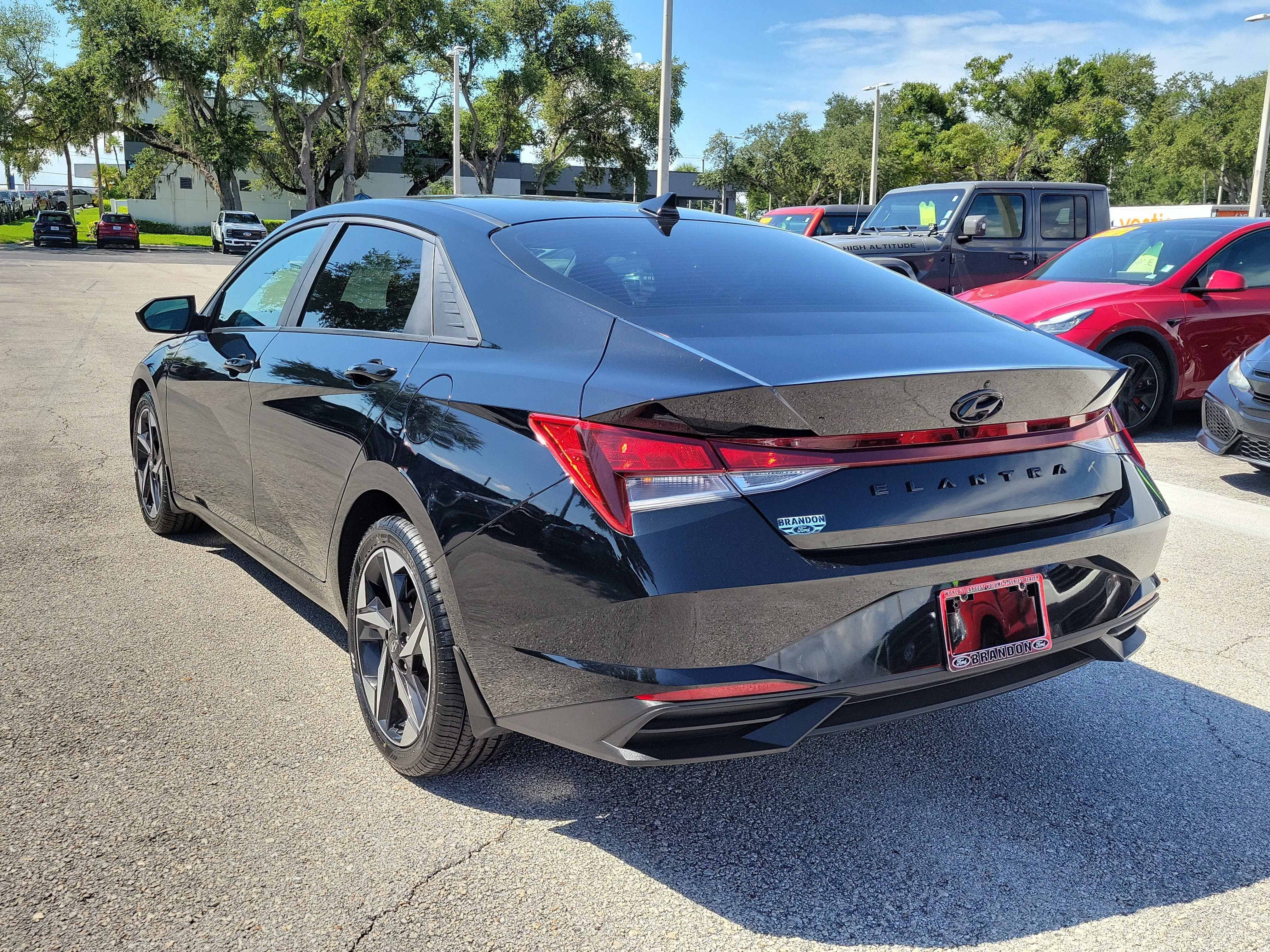 Used 2023 Hyundai Elantra SEL w/ Convenience Package FWD image 7