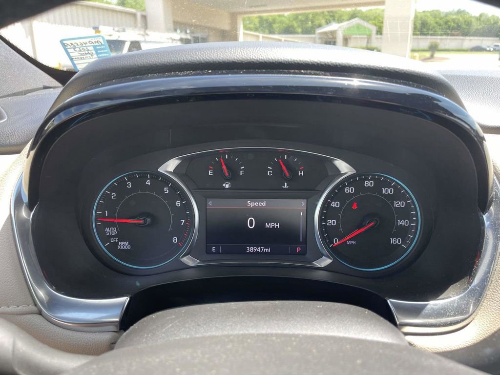 Used 2023 Chevrolet Traverse LT image 30