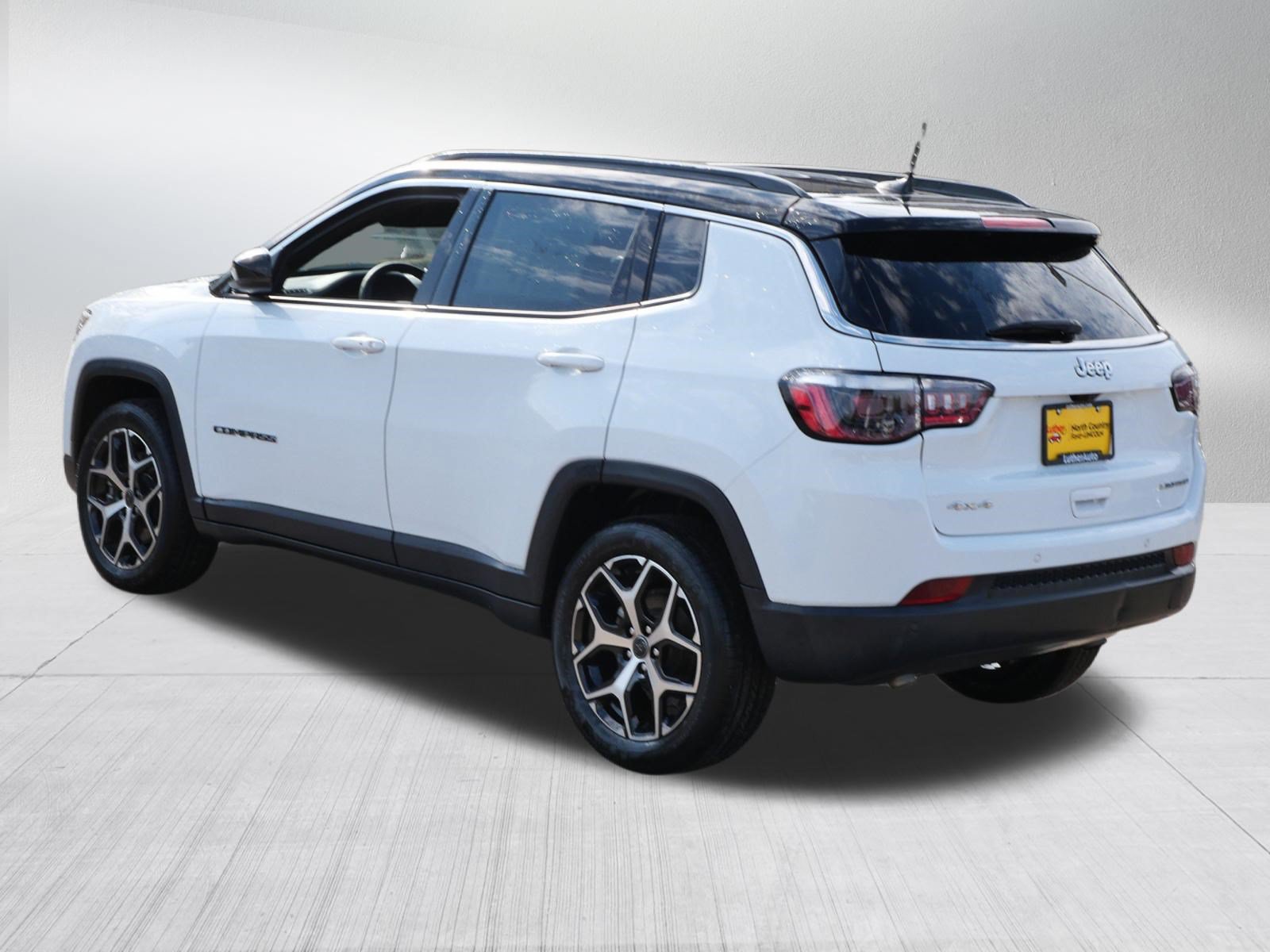 Used 2025 Jeep Compass Limited AWD/4WD image 5