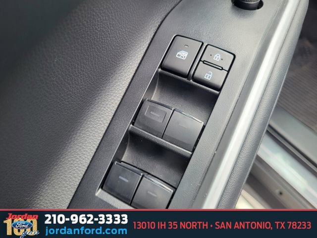 Used 2023 Toyota Highlander XLE FWD image 17