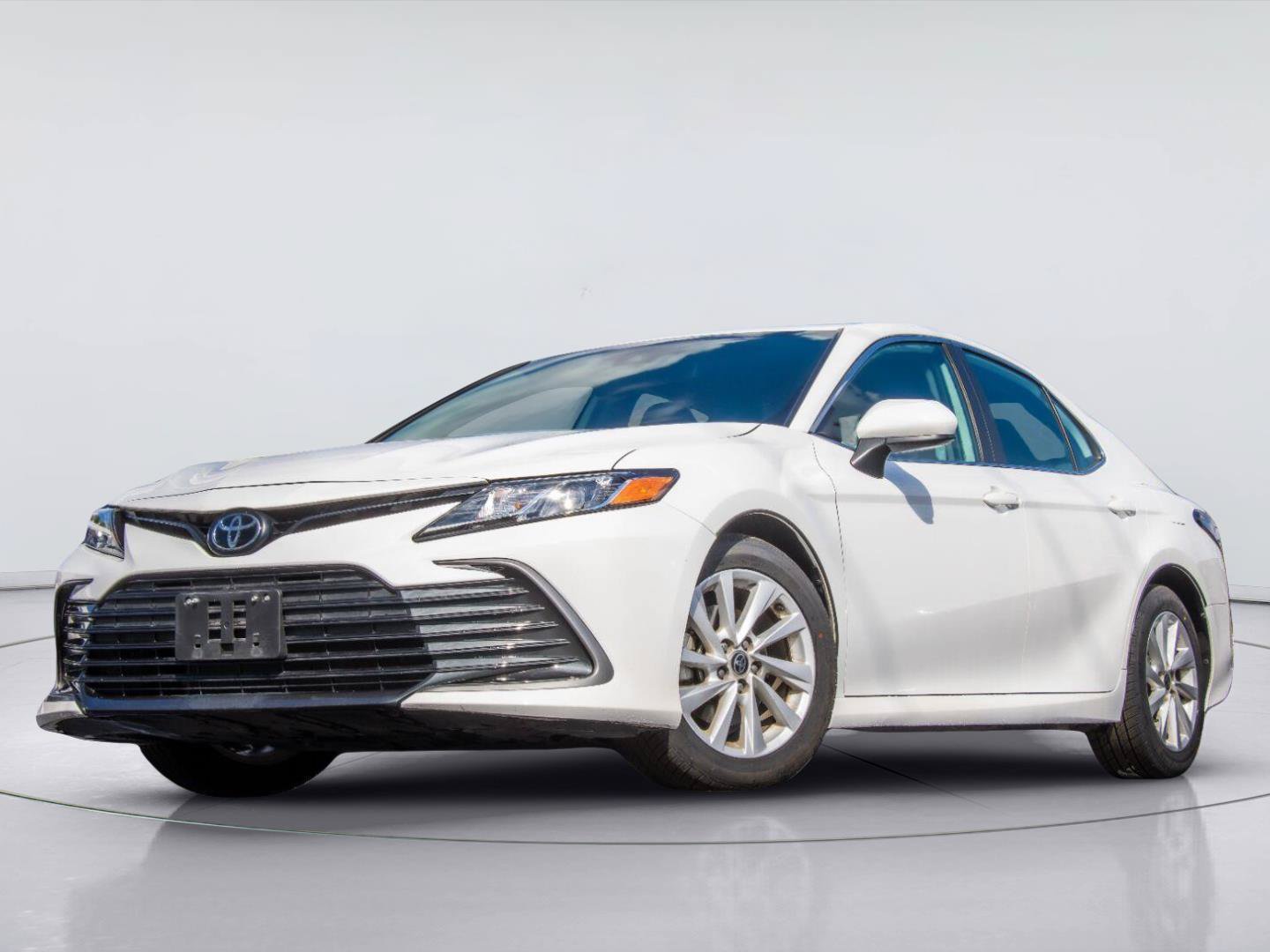 Used 2023 Toyota Camry LE FWD image 2
