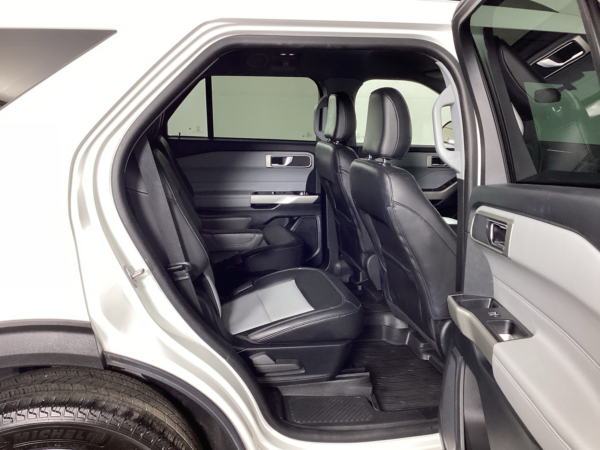 Certified 2024 Ford Explorer XLT w/ Equipment Group 202A AWD/4WD image 12