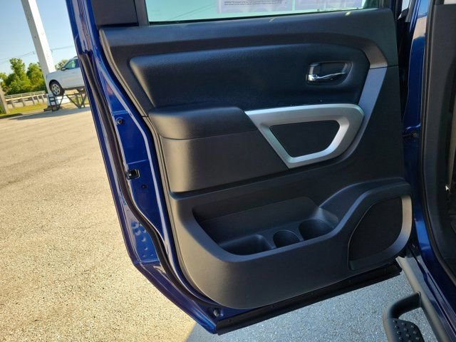 Used 2021 Nissan Titan SV w/ SV Convenience Package image 15