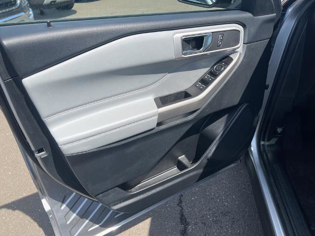 Certified 2022 Ford Explorer XLT w/ Equipment Group 202A image 16