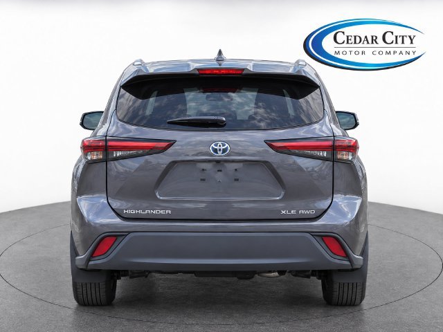 Used 2024 Toyota Highlander XLE AWD/4WD image 7