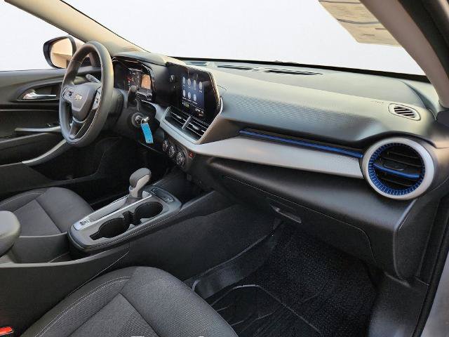 Used 2025 Chevrolet Trax LS w/ LS Convenience Package FWD image 27