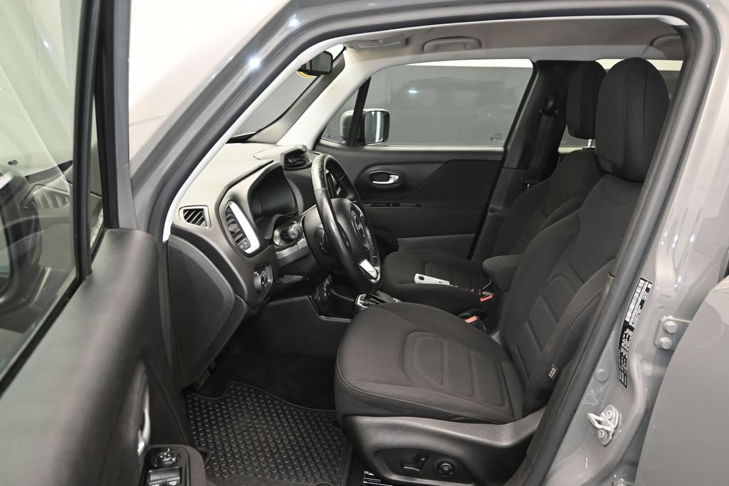 Used 2021 Jeep Renegade Latitude w/ Luxury Group I AWD/4WD image 13