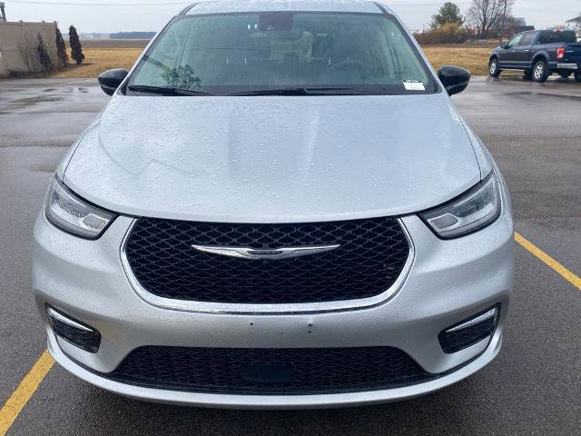 Used 2024 Chrysler Pacifica Touring-L image 19