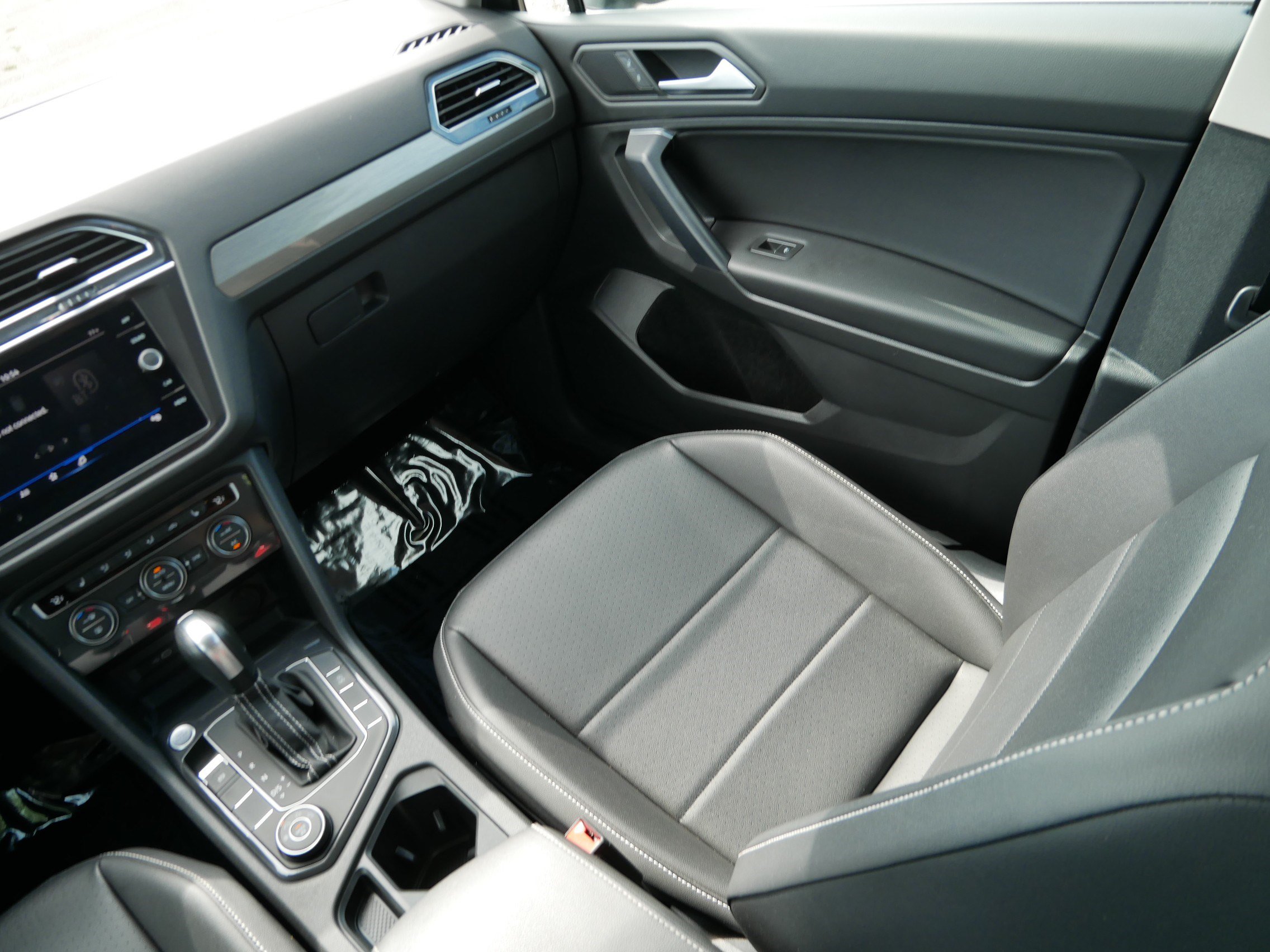 Used 2021 Volkswagen Tiguan SE AWD/4WD image 11