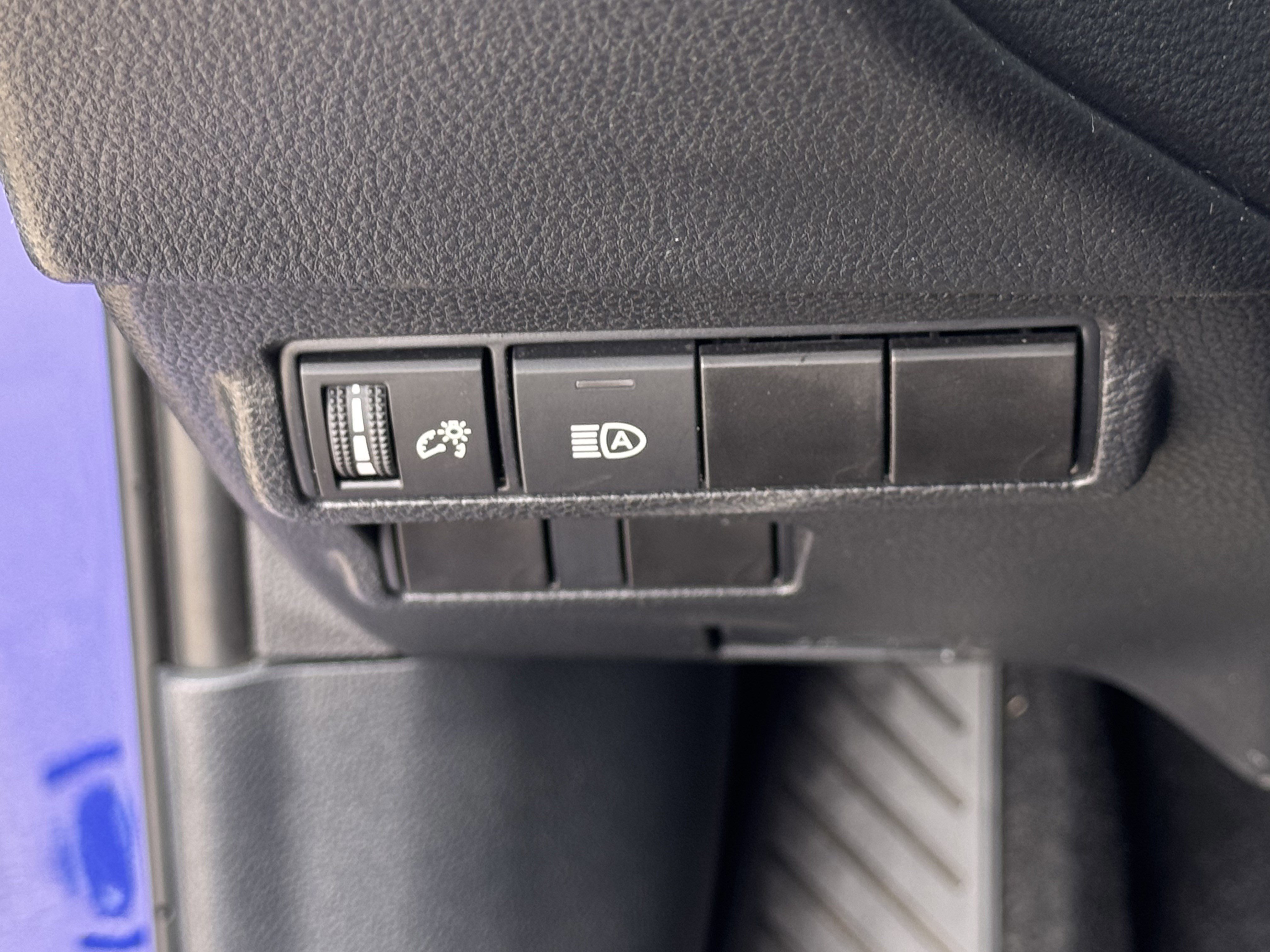 Used 2024 Toyota Corolla Cross LE image 19