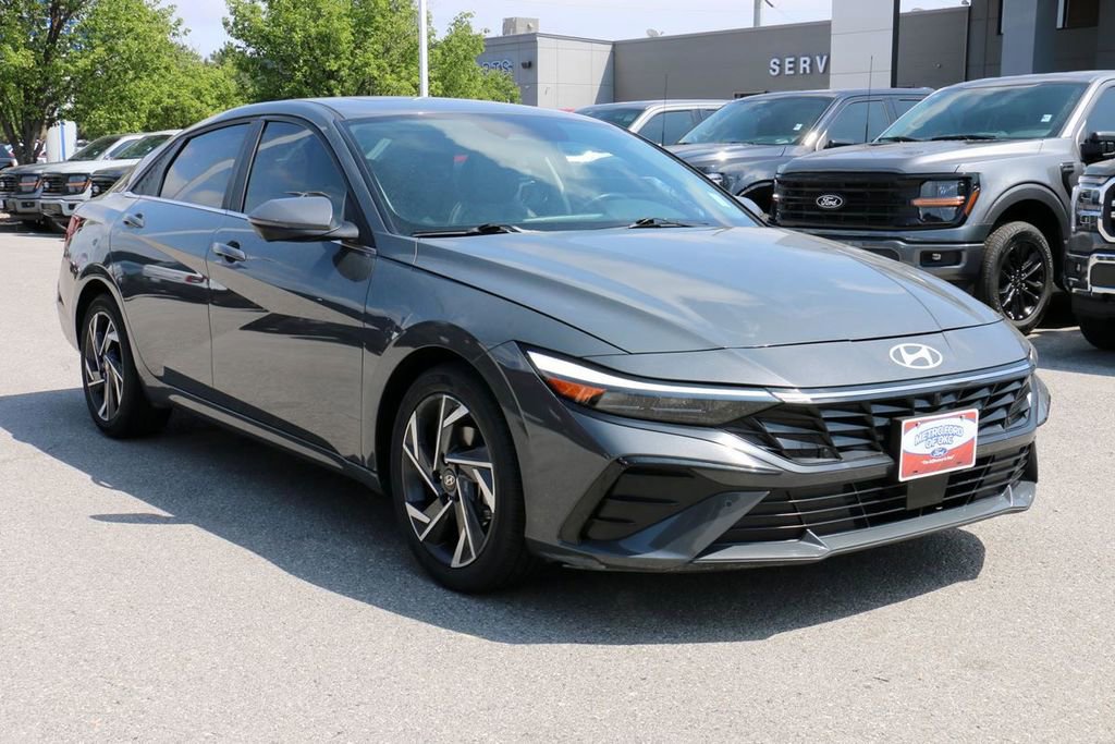 Used 2024 Hyundai Elantra Limited FWD image 4