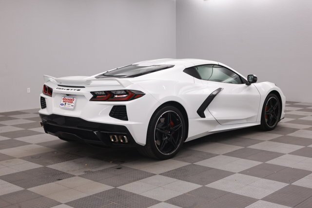 Used 2022 Chevrolet Corvette Stingray Coupe w/ Z51 Performance Package RWD image 10