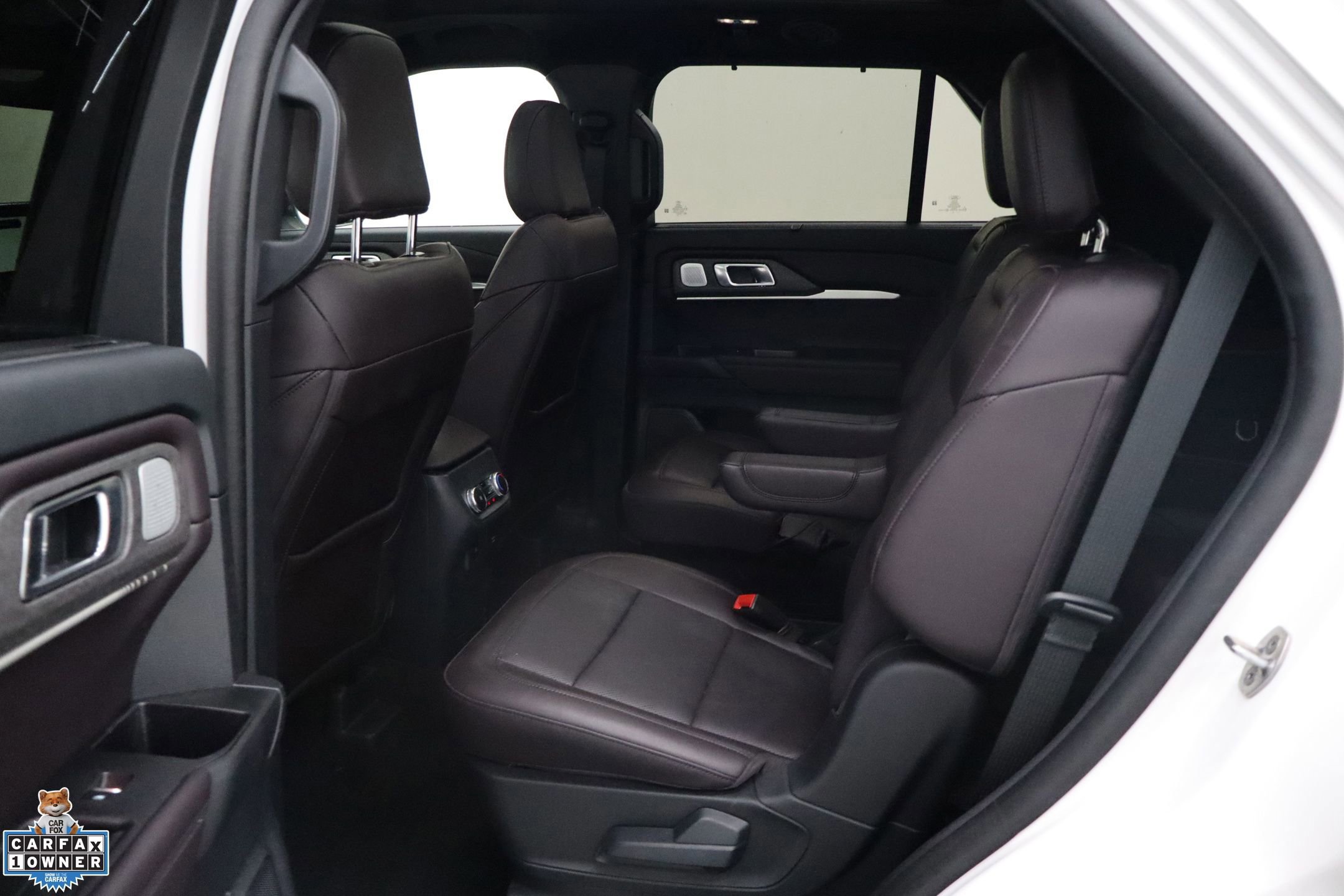 Certified 2025 Ford Explorer Platinum RWD image 32